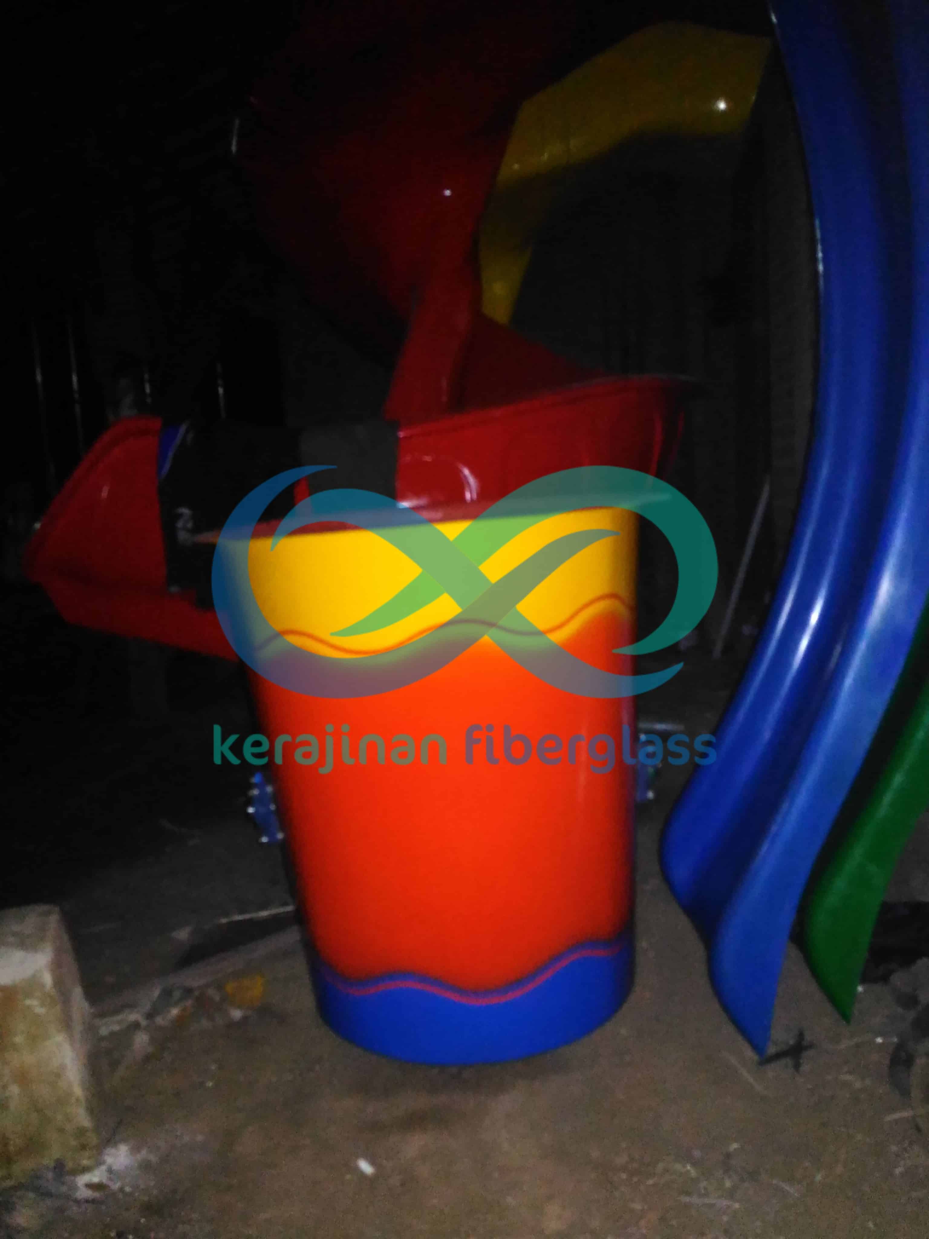 Ember Tumpah Kolam Renang Waterboom Download Gambar