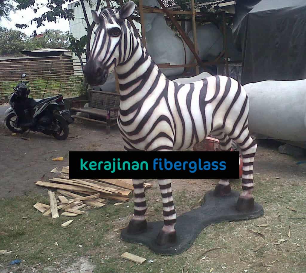 Patung Fiber Zebra