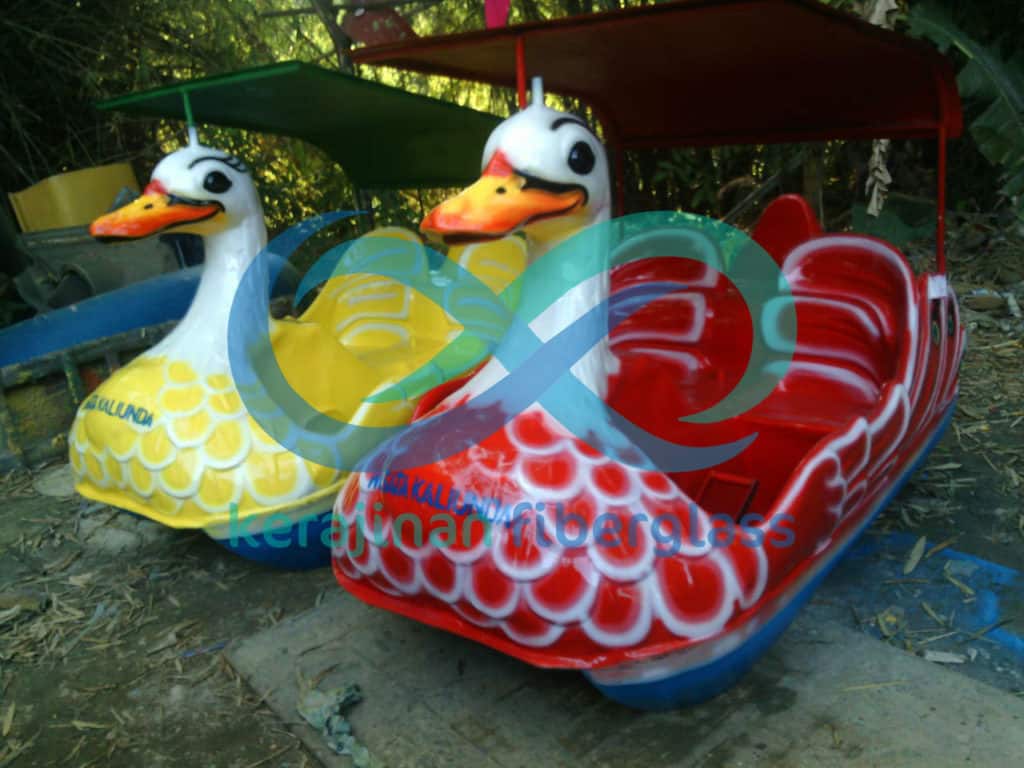 Sepeda Air Permainan Bebek Air – Jual Perahu Fiberglass Harga Murah